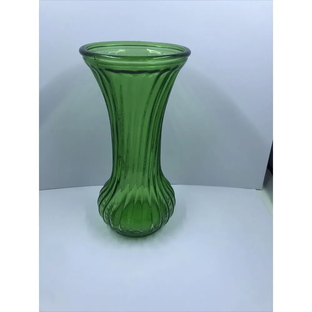 Vintage MCM Hoosier Glass Swirl Ribbed Emerald Green Vase Indiana USA 7.5